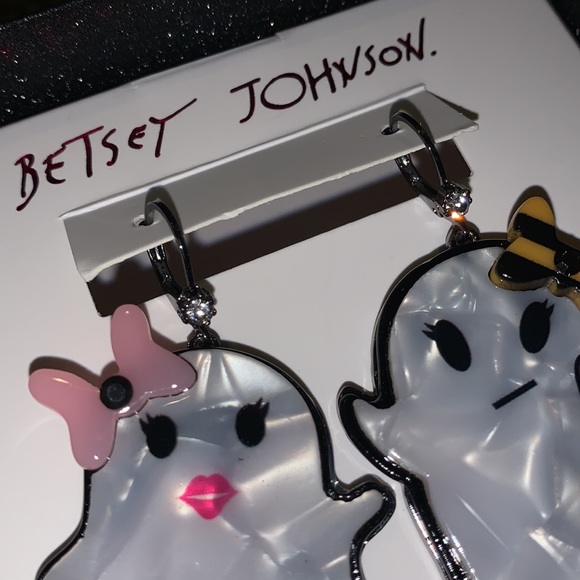 ‼️ LAST PAIR Betsey Johnson Mismatch Ghost Drop Earrings - Picture 6 of 12